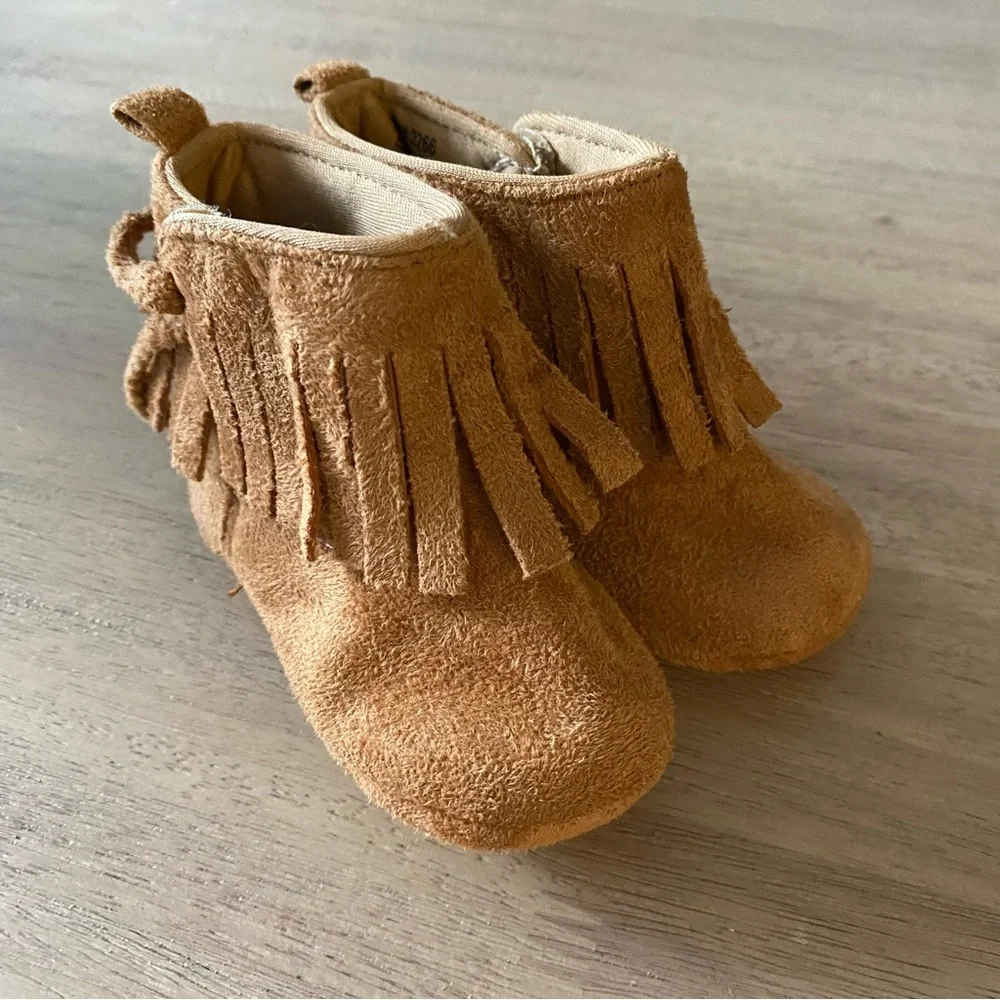 Brown Baby Tassel Moccasin Boots Size 4 Unisex